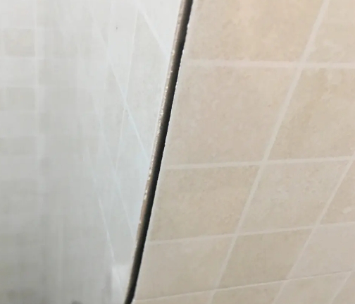 盘县瓷砖空鼓维修公司分享阳台瓷砖脱落的修复过程可以分为以下几个步骤